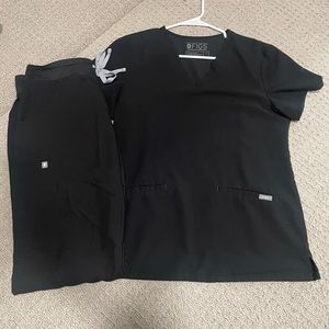 Women’s Black FIGS scrub set. 2 pocket top and Kade Cargo pant.